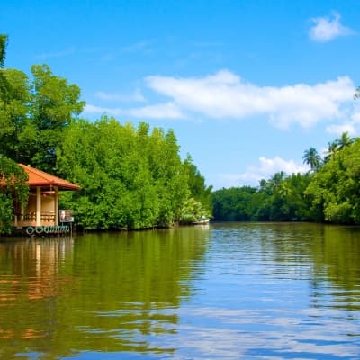 Balade en bateau sur la rivière Madu