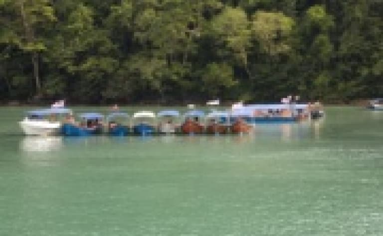 Traversée du lac Temenggor en bateau